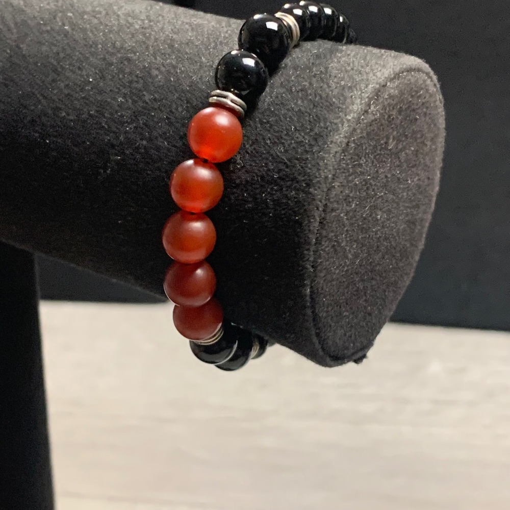Black Onyx and Red Carnelian Beaded Stretch Bracelet Silver Tone Accents 4880